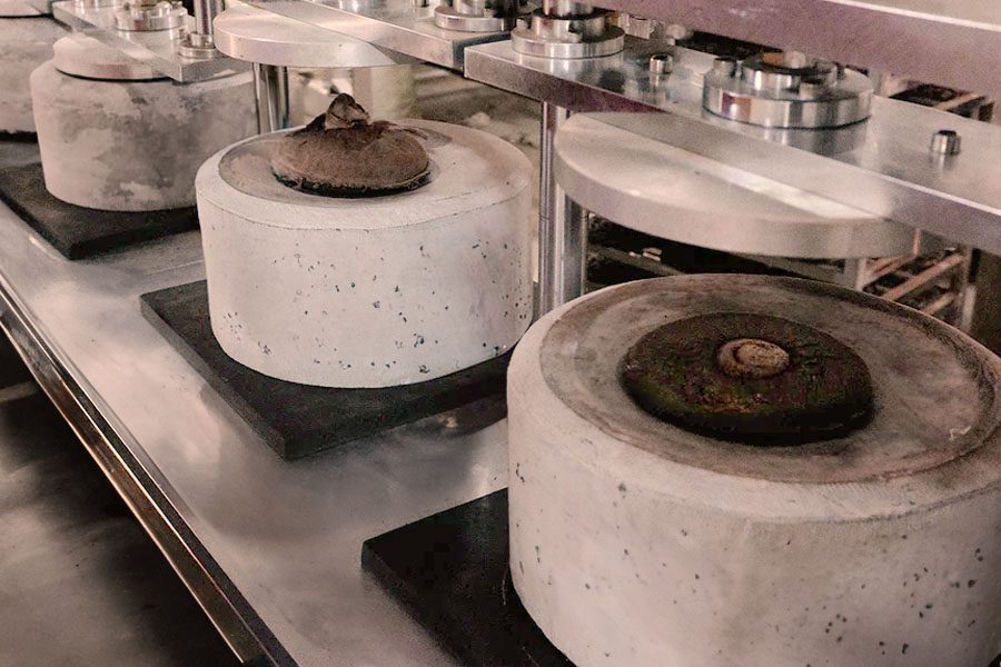 compression of raw Pu-erh into cake form