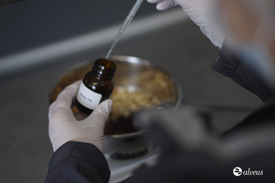 creazione di una miscela di tè